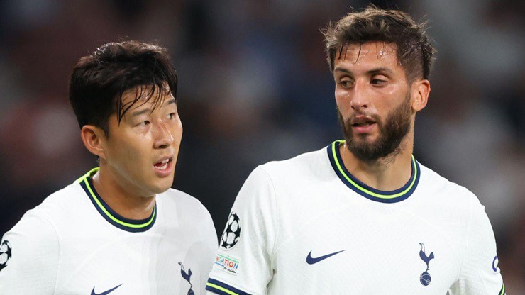 Bentancur (phải)&nbsp;bị FA buộc tội vì phát ngôn&nbsp;phân biệt chủng tộc được cho là nhắm vào Son Heung Min (trái)