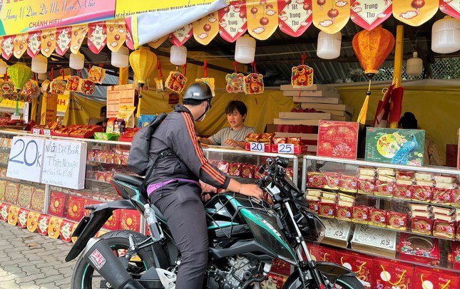 Bánh trung thu 20.000 - 25.000 đồng là loại bánh nhỏ, chỉ chừng 100gram