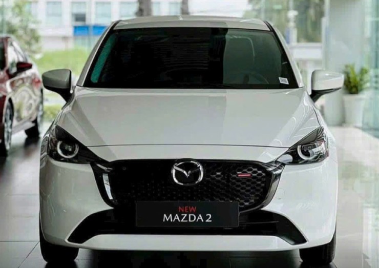 Mazda2 giá từ nhỉnh 400 triệu đồng, khiến loạt đối thủ e ngại - 2