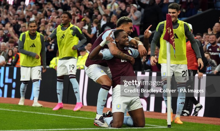 Aston Villa ngược dòng kịch tính