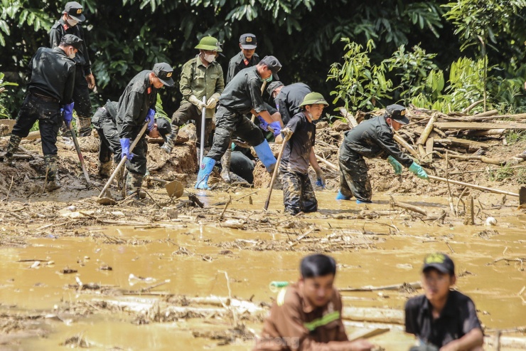 Cảnh tan hoang sau vụ sạt lở ở thôn Nậm Tông làm 18 người chết và mất tích - 9