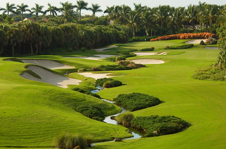 Sân golf này&nbsp;cách khu điền trang Mar-a-Lago của Trump ở thị trấn lân cận Palm Beach khoảng 7,2km về phía tây.&nbsp;
