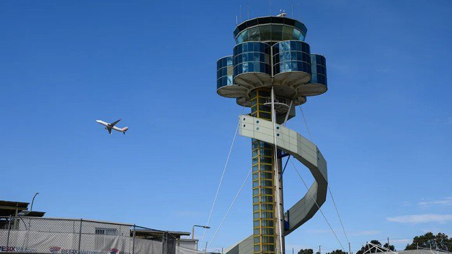 Một chiếc máy bay rời Sân bay Sydney ở Úc. Ảnh minh họa: James Gourley/ Getty Images.