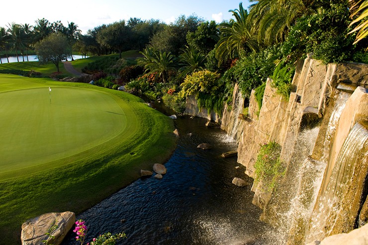 Ngoài sân golf này, ông Trump còn sở hữu 2 sân golf khác ở Florida là&nbsp;Trump National Golf Club ở Jupiter và Trump National Doral ở Doral.
