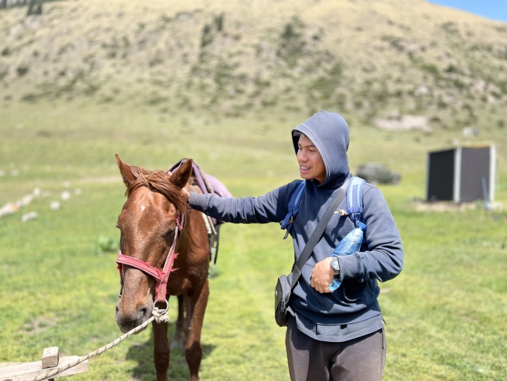 Thảo nguyên và đồi núi Kyrgyzstan