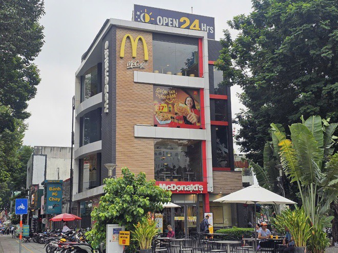 Mặt bằng McDonald’s sắp trả tại quận 1 đắt cỡ nào? - 1