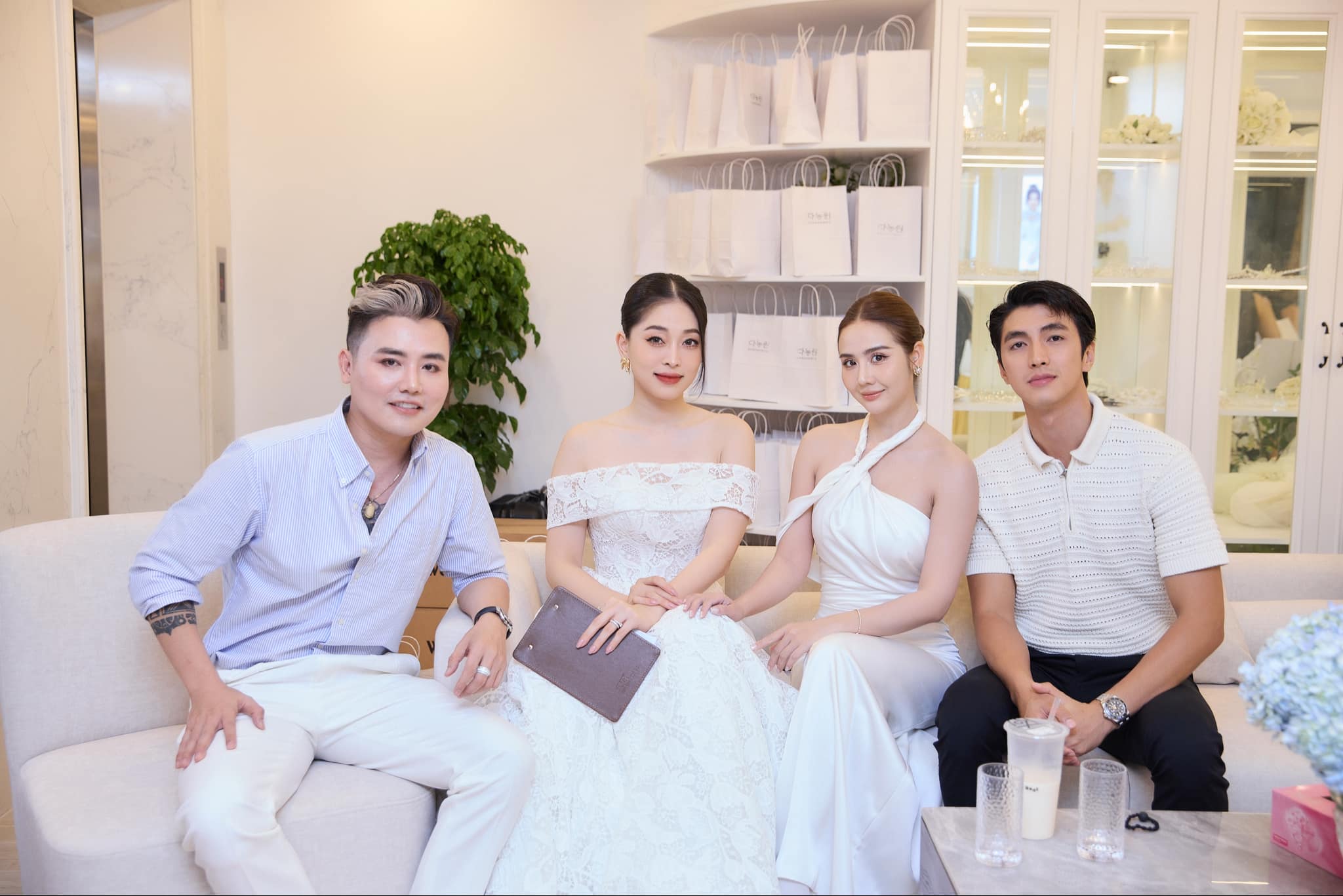 Hương Giang, á hậu Phương Nga khoe sắc bên "phù thủy makeup" John Kim - 3