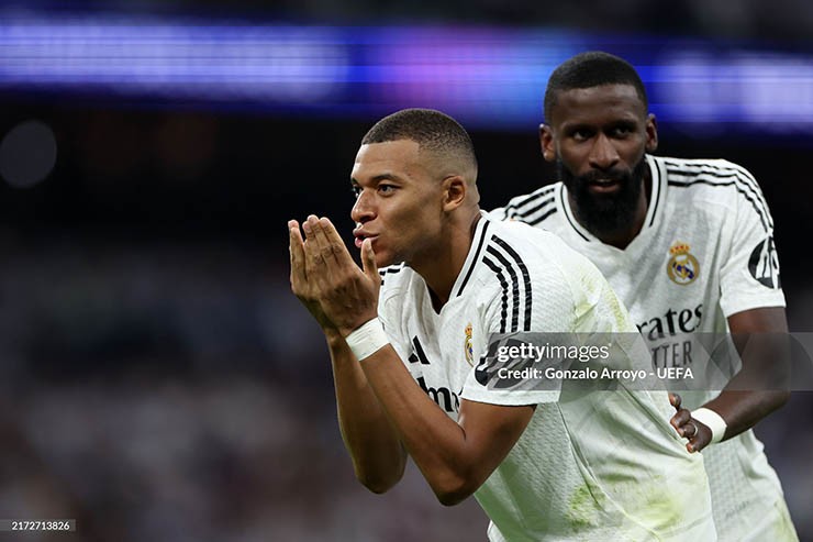 Mbappe cũng ghi bàn ở trận ra quân của Real