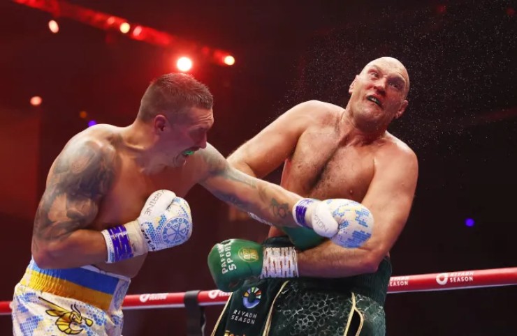 Usyk (bên trái) chuẩn bị tái đấu Fury (bên phải)