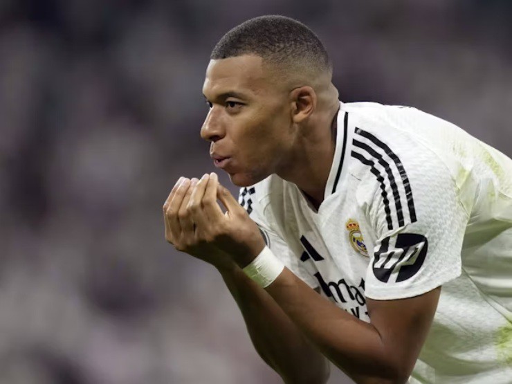 Mbappe cán mốc 49 bàn ở Champions League