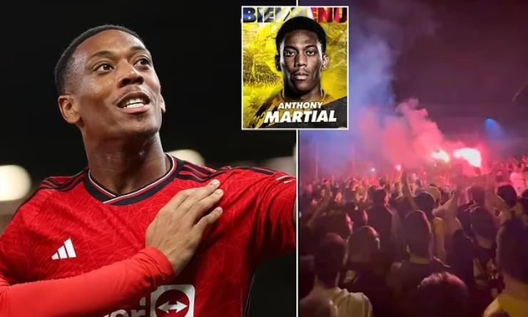 Martial được fan săn đón sau khi gia nhập AEK Athens