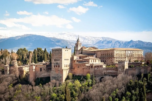 Lâu đài Alhambra, Tây Ban Nha. (Nguồn: Traveloka)