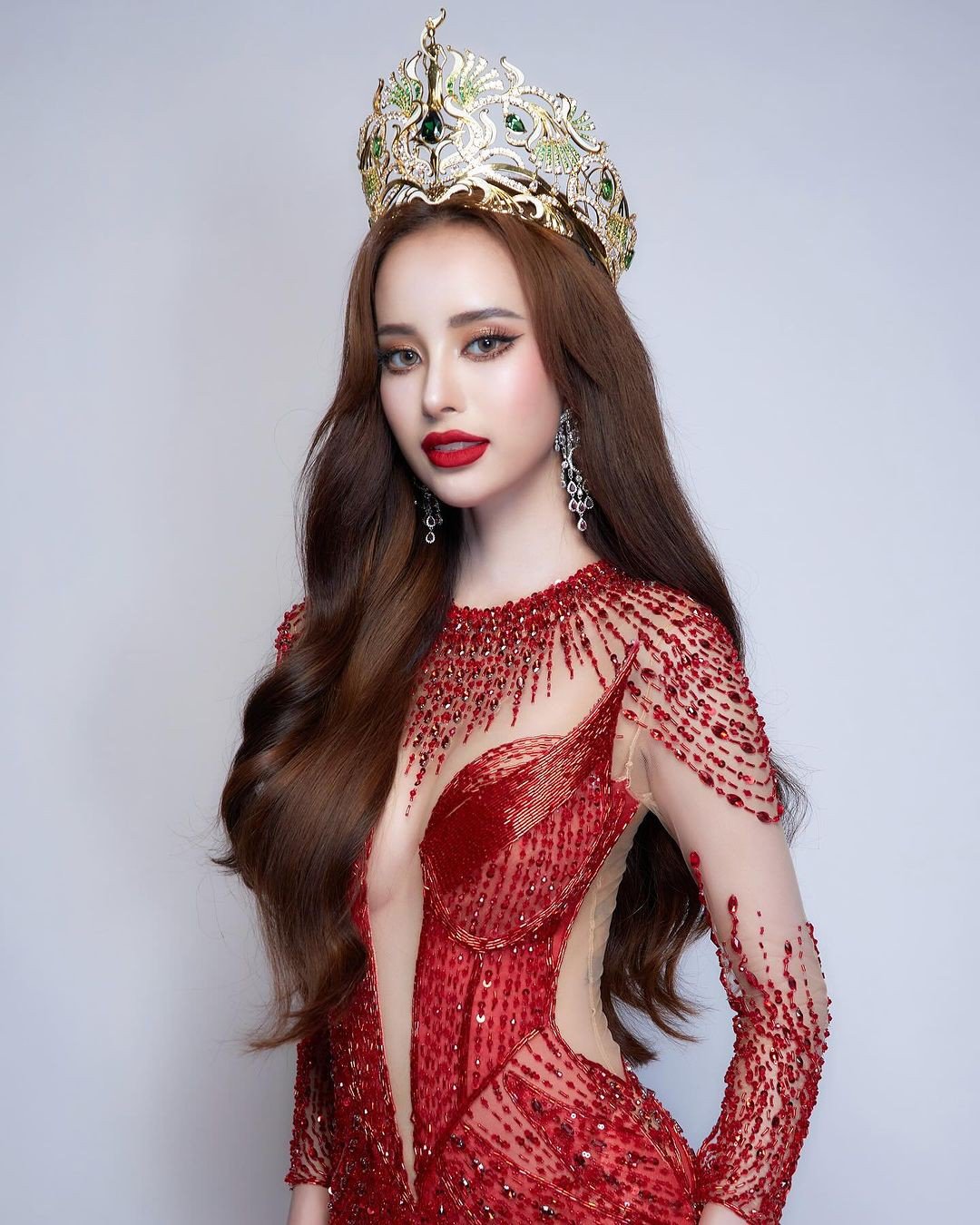 Người đẹp Thitaree Pongtonsaton đã
giành chiến thắng tại cuộc thi Miss Grand Saraburi 2025. Cô giành
quyền đại diện cho tỉnh Saraburi tại cuộc thi Hoa hậu Hòa bình Thái
Lan 2025.