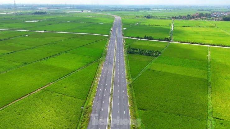 Nhìn những hình ảnh này, nhiều người sẽ liên tưởng đến những cung đường tuyệt đẹp ở vùng Tây Bắc của Việt Nam vào những mùa lúa chín.