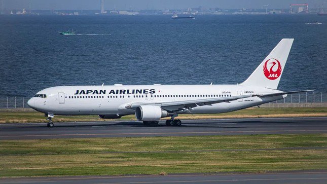 Mạng bay nội địa của Japan Airlines có 133 điểm đến và phục vụ tại 64 sân bay.