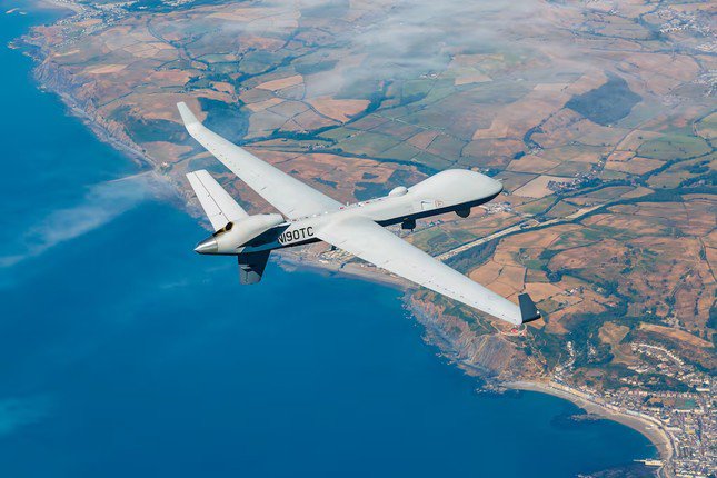 Ngày 11/7/2018, máy bay không người lái MQ-9B SkyGuardian bay từ Mỹ đến Anh, hạ cánh sau chuyến bay xuyên Đại Tây Dương kéo dài 24 giờ bằng cùng tuyến đường với máy bay có người lái. Ảnh: General Atomics.