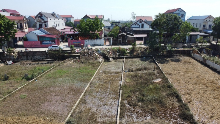 Hàng trăm ha ruộng lúa của người dân thôn An Lạc, thôn Hòa Bình (xã Trung Giã) ngập trong biển nước