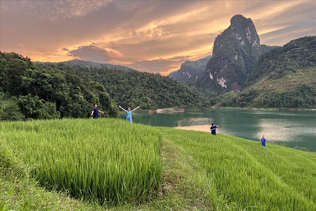 Nơi đây nổi tiếng với những nét văn hóa đậm đà bản sắc và truyền thống lâu đời, vẻ đẹp hoang sơ và chưa bị khai phá nhiều, Pha Mu từ lâu đã được ví như một viên ngọc chưa mài giũa. Khu vực này sở hữu nhiều tiềm năng phát triển các hình thức du lịch sinh thái, đặc biệt thu hút những ai yêu thích khám phá thiên nhiên và văn hóa bản địa.