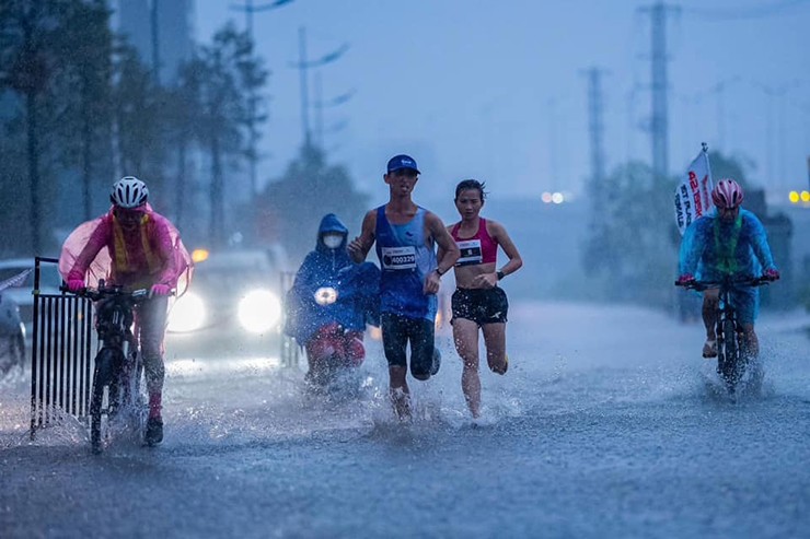 Sau khi lập kỷ lục quốc gia, "Nữ hoàng điền kinh" Nguyễn Thị Oanh được fan khen ngợi - 3