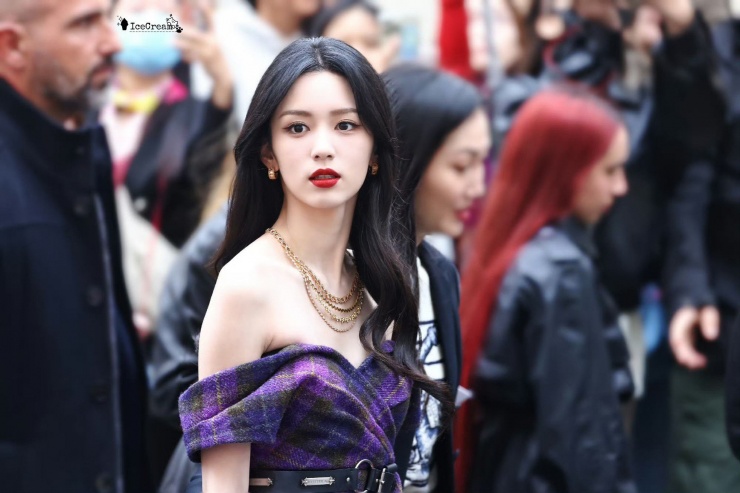 Jisoo (BlackPink), Địch Lệ Nhiệt Ba thu hút mọi ánh nhìn - 1