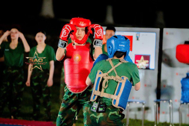 Phương Anh Đào thắng ở nội dung kickboxing.