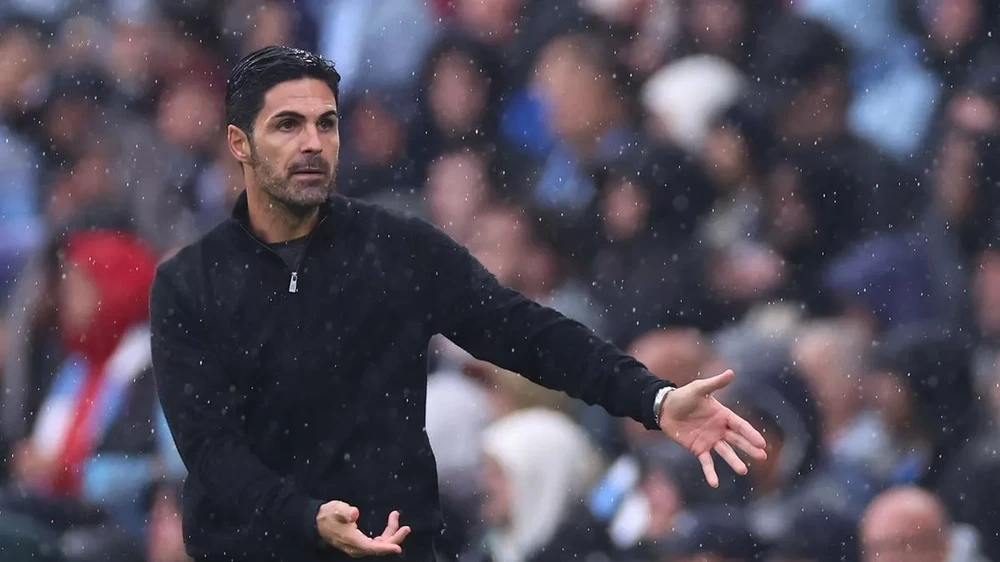 HLV Mikel Arteta khéo léo ám chỉ về chiến thuật câu giờ của Man City. ẢNH: GETTY