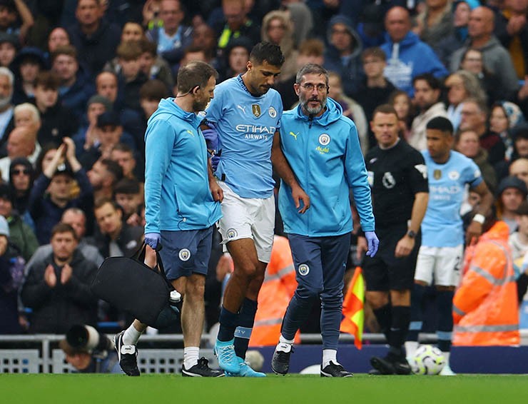 Chấn thương của Rodri giáng một đòn nặng nề vào tham vọng của Man City