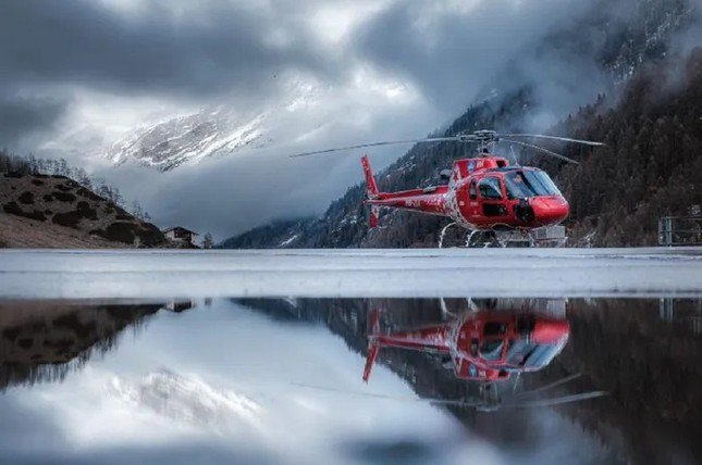 Một máy bay trực thăng Air Zermatt đã được điều động trong quá trình hoạt động. Ảnh: Zermatt.