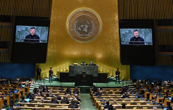 Ông Zelensky phát biểu ở Đại hội đồng Liên Hợp Quốc (UNGA) lần thứ 79 tại trụ sở Liên Hợp Quốc ở New York, Mỹ, ngày 25/9/2024. Ảnh: Arab News