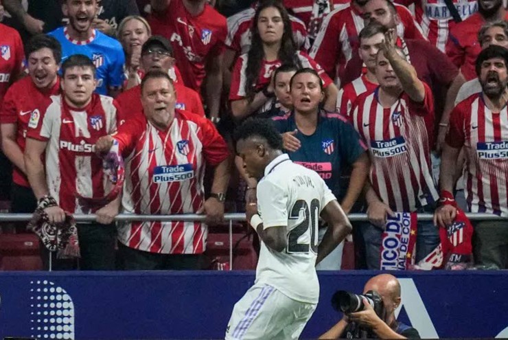 Fan Atletico đã sẵn sàng để nhắm vào Vinicius ở derby Madrid