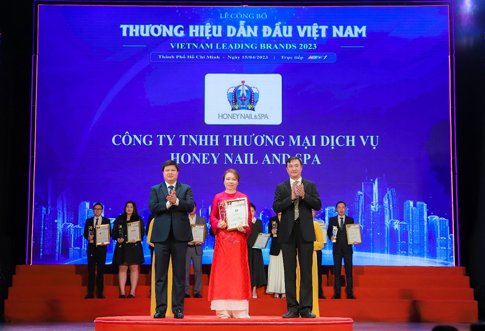 Honey Nail and Spa lọt Top 50 thương hiệu dẫn đầu Việt Nam năm 2023, được khách hàng và đối tác tin cậy nhờ đáp ứng các nhu cầu làm đẹp toàn diện và chăm sóc khách hàng chu đáo