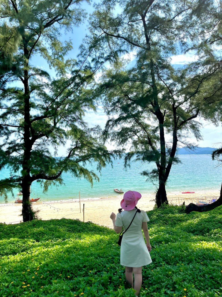 Dạo chơi trên đảo.