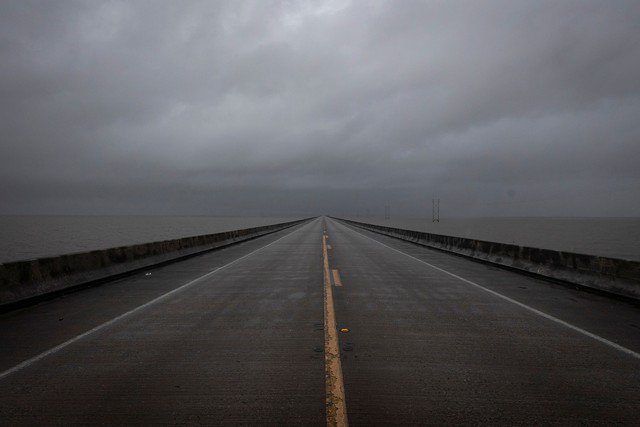 Cơn bão mạnh lên trước khi đổ bộ Big Bend hôm 26-9. Ảnh: Reuters