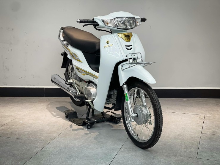 Huyền thoại Honda Dream 125 mới cứng, giá nhập về hơn 100 triệu đồng - 1