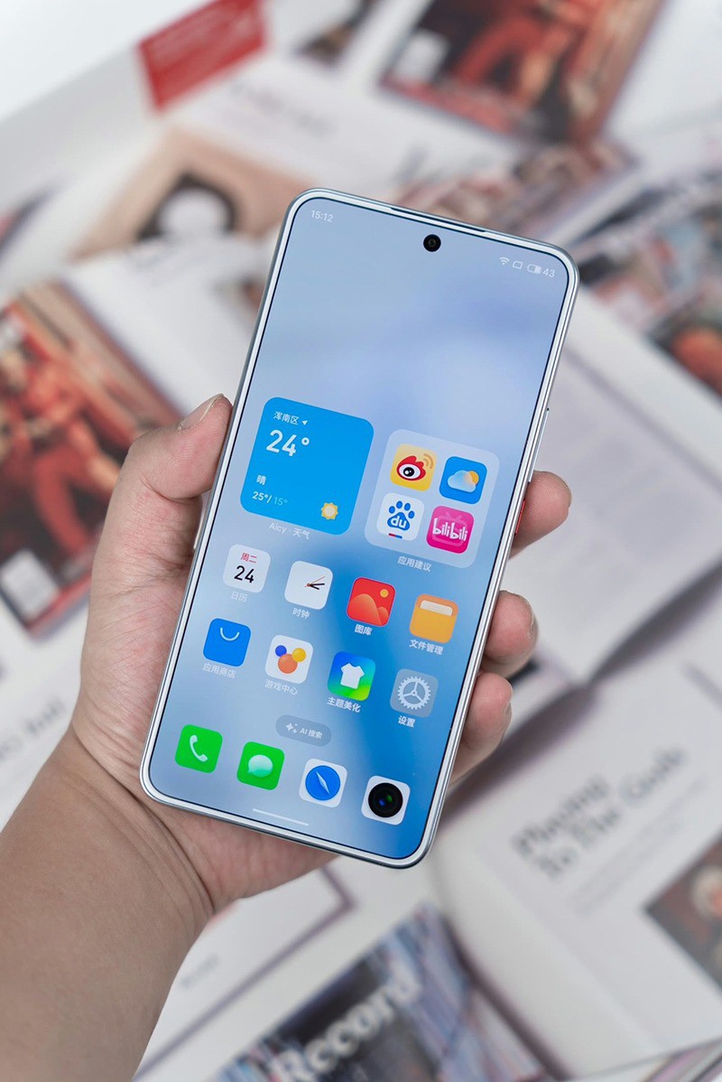 Ra mắt smartphone có màn hình 