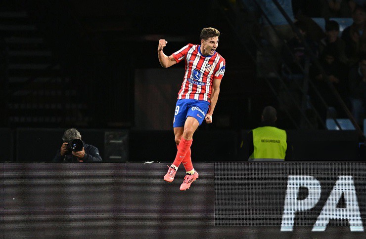 Alvarez ghi bàn cho&nbsp;Atletico Madrid đúng vào phút chính thức cuối cùng