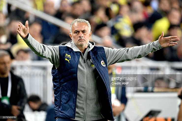 HLV Mourinho lập nên kỷ&nbsp;lục mới ở cúp châu Âu