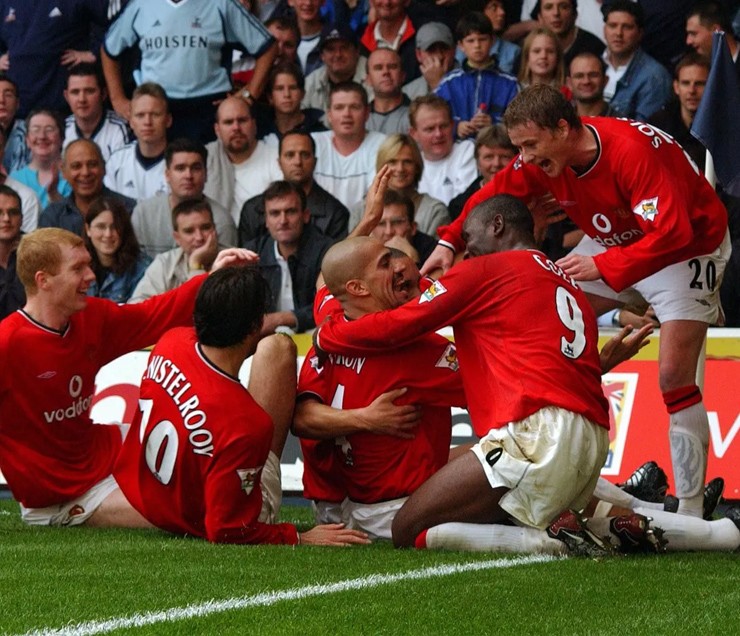 Các cầu thủ MU tỏ ra đầy vui sướng sau khi ngược dòng Tottenham