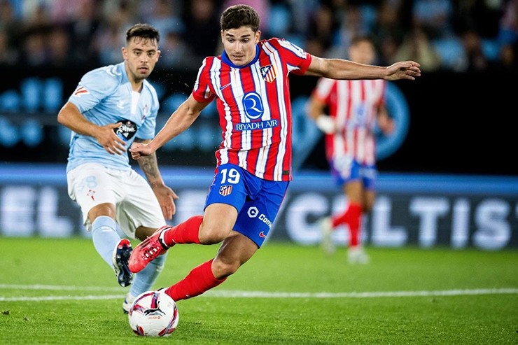 Alvarez ghi bàn trước Celta và sẽ được tin tưởng đá cặp với Griezmann