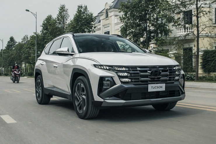 Hyundai Tucson 2024 lộ diện “không che” trên đường phố Việt - 1