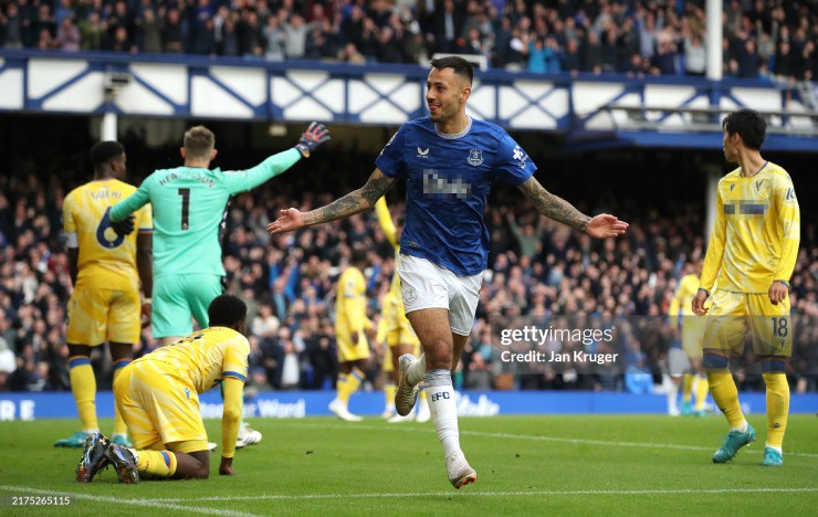 Everton "lội ngược dòng" trên sân nhà