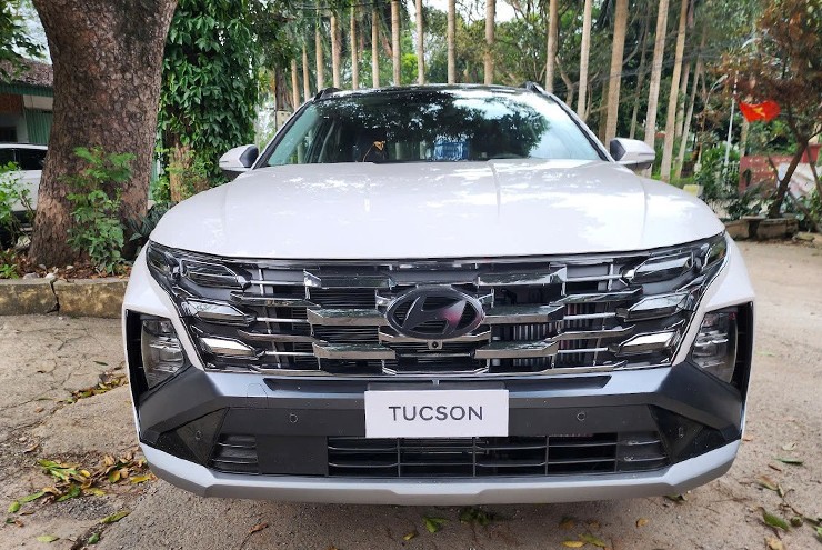 Hyundai Tucson 2024 lộ diện “không che” trên đường phố Việt - 2