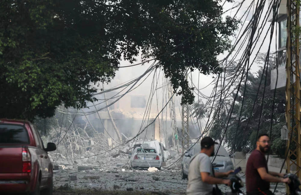 Khu vực phía nam thủ đô Beirut (Lebanon) sau khi Israel không kích giết chết lãnh đạo Hezbollah Hassan Nasrallah hôm 28-9. Ảnh: REUTERS