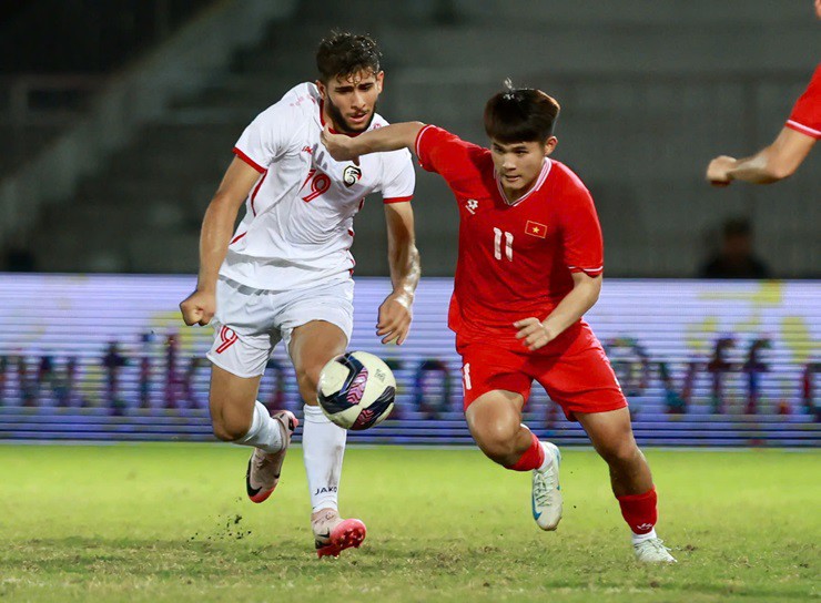 U20 Việt Nam (áo đỏ)&nbsp;thua sát nút&nbsp;U20 Syria (áo trắng)