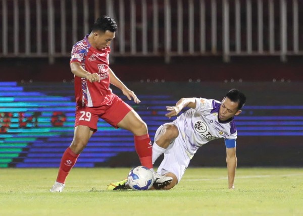 Trực tiếp bóng đá TP HCM - Hà Nội: Joao Pedro lập công trên chấm phạt đền (V-League) (Hết giờ) - 2