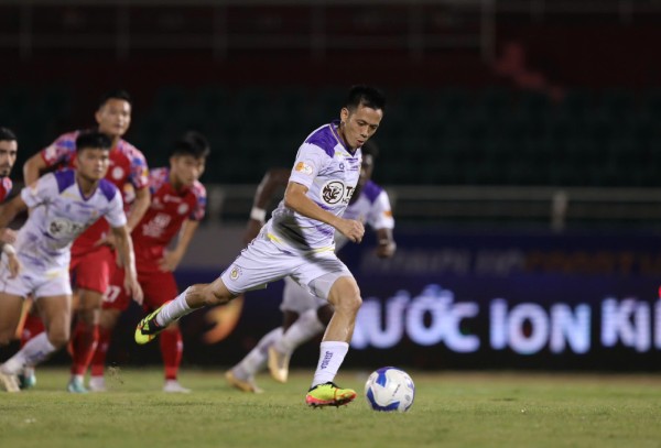 Trực tiếp bóng đá TP HCM - Hà Nội: Joao Pedro lập công trên chấm phạt đền (V-League) (Hết giờ) - 3