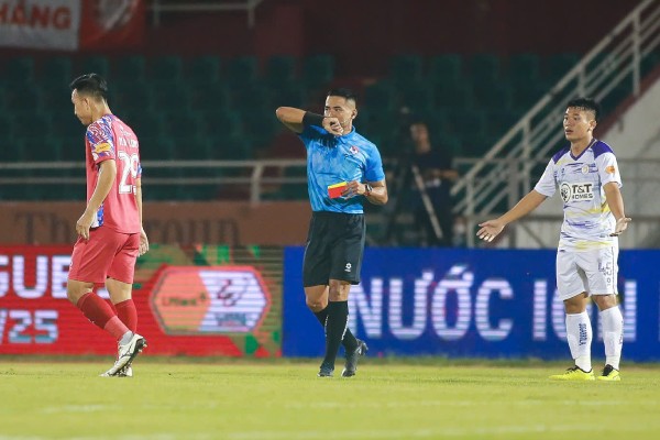 Trực tiếp bóng đá TP HCM - Hà Nội: Joao Pedro lập công trên chấm phạt đền (V-League) (Hết giờ) - 4