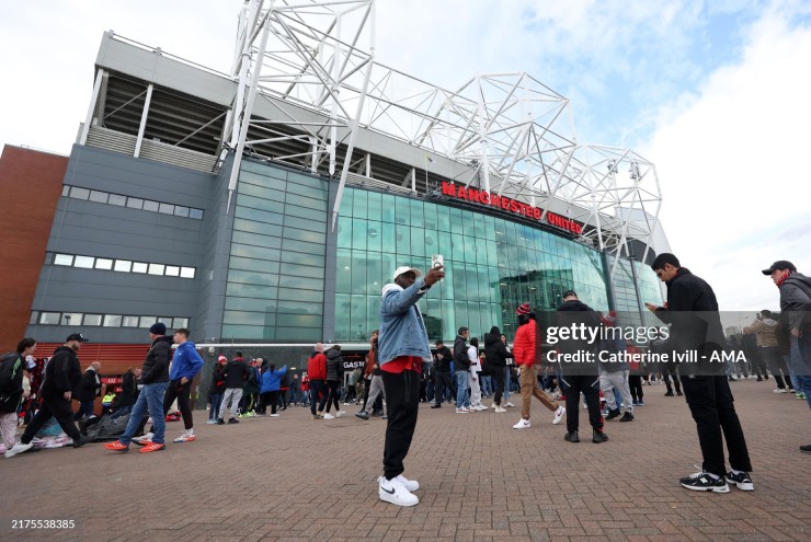 トッテナム、第三の性への差別行為を非難