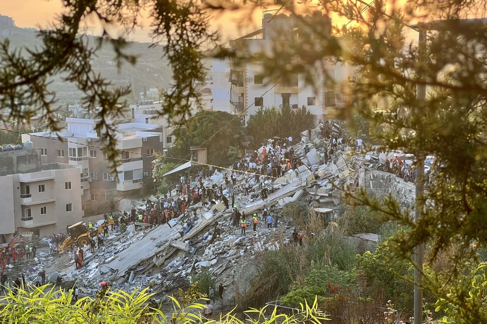 Một ngôi làng ở miền nam Lebanon sau cuộc không kích của Israel ngày 29-9. Ảnh: AFP