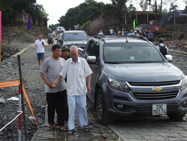 90 phút thông xe, cầu phao Phong Châu đón hơn 10.000 lượt phương tiện lưu thông - 8